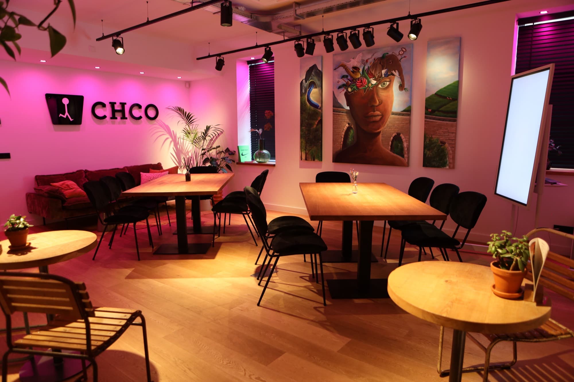 De Business Lounge van Chocolate Company Groningen in sfeerverlichting