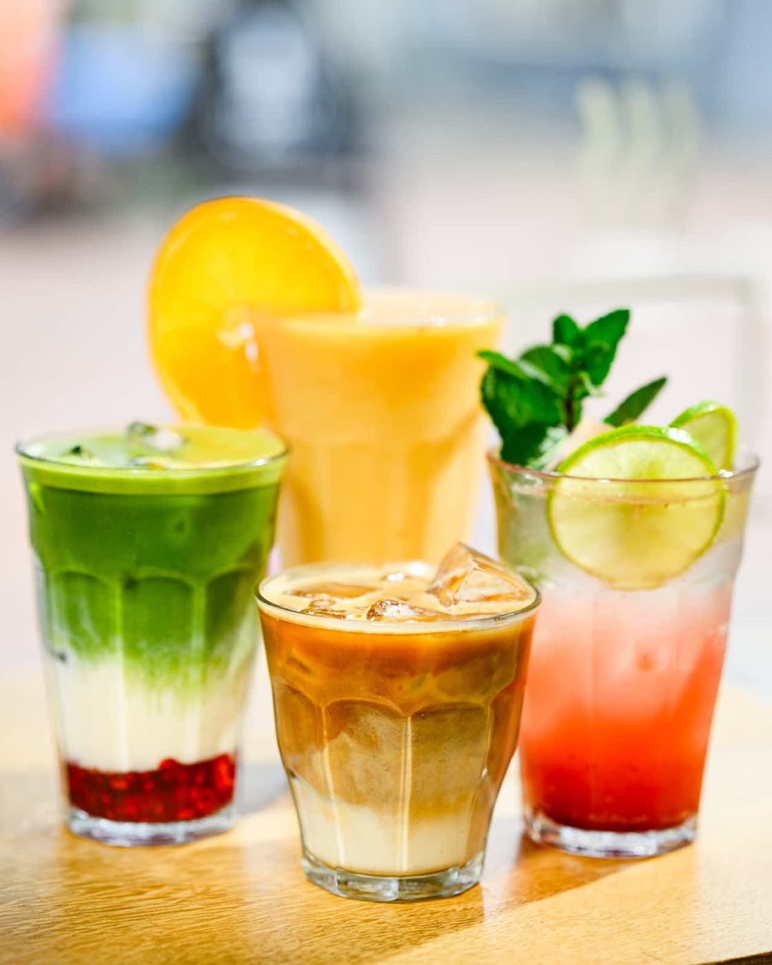 Koude drankjes: matcha latte, smoothie, iced latte en verse limonade