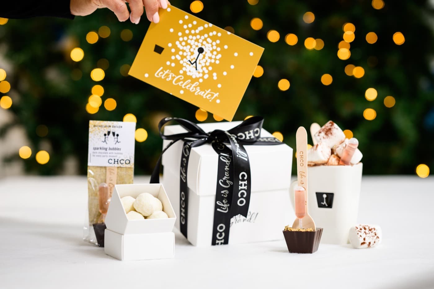 Witte CHCO geschenkdoos met Let's Celebrate kaart en sparkling bubbles